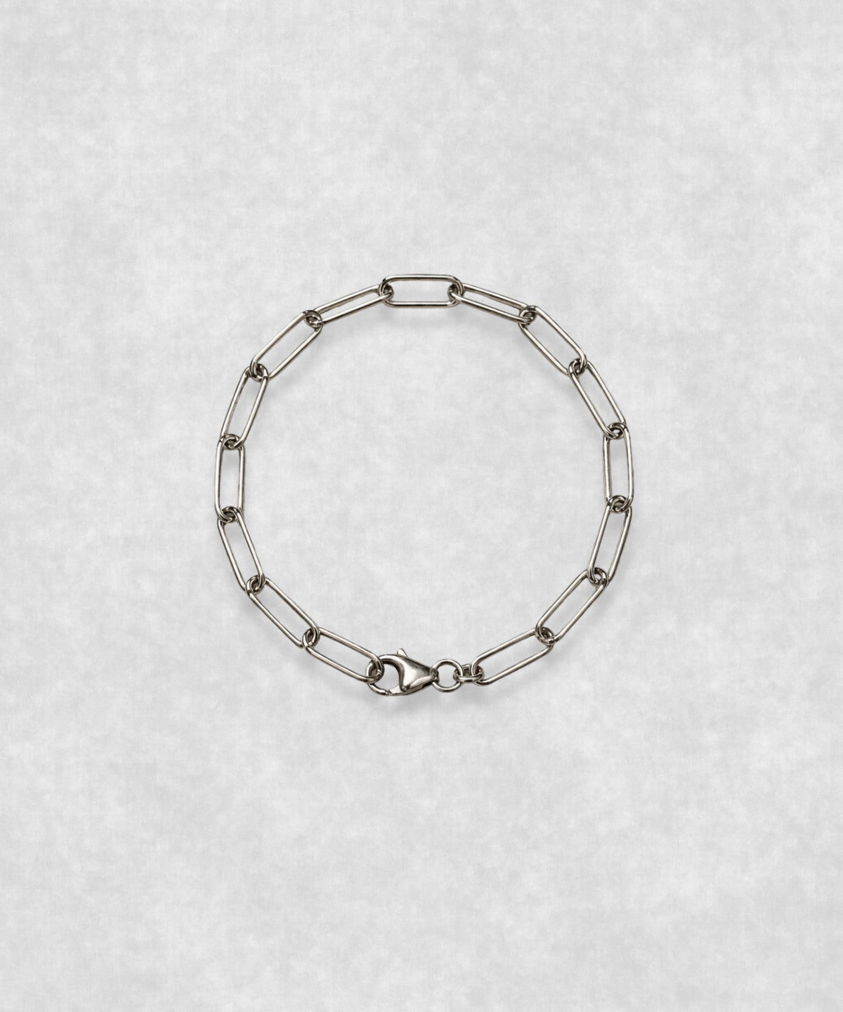 Paperclip bracelet in 925 sterling silver – closed round shape with polished elongated silver links